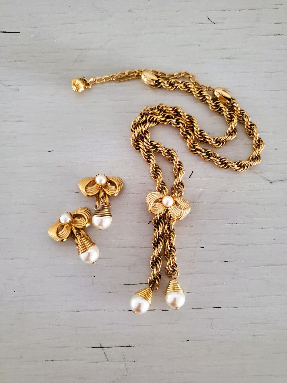 Vintage Mid-Century Bow-Tie Lariat Chain Necklace and Earring Set